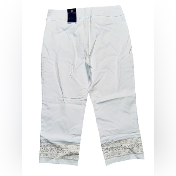 “JM Collection” White and Gold Embroidered Capris Size Large NWT - Picture 3 of 8